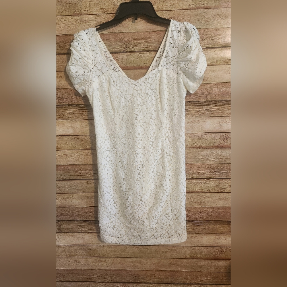 Guess White Puff Sleeve V-Neck Sheath Dress